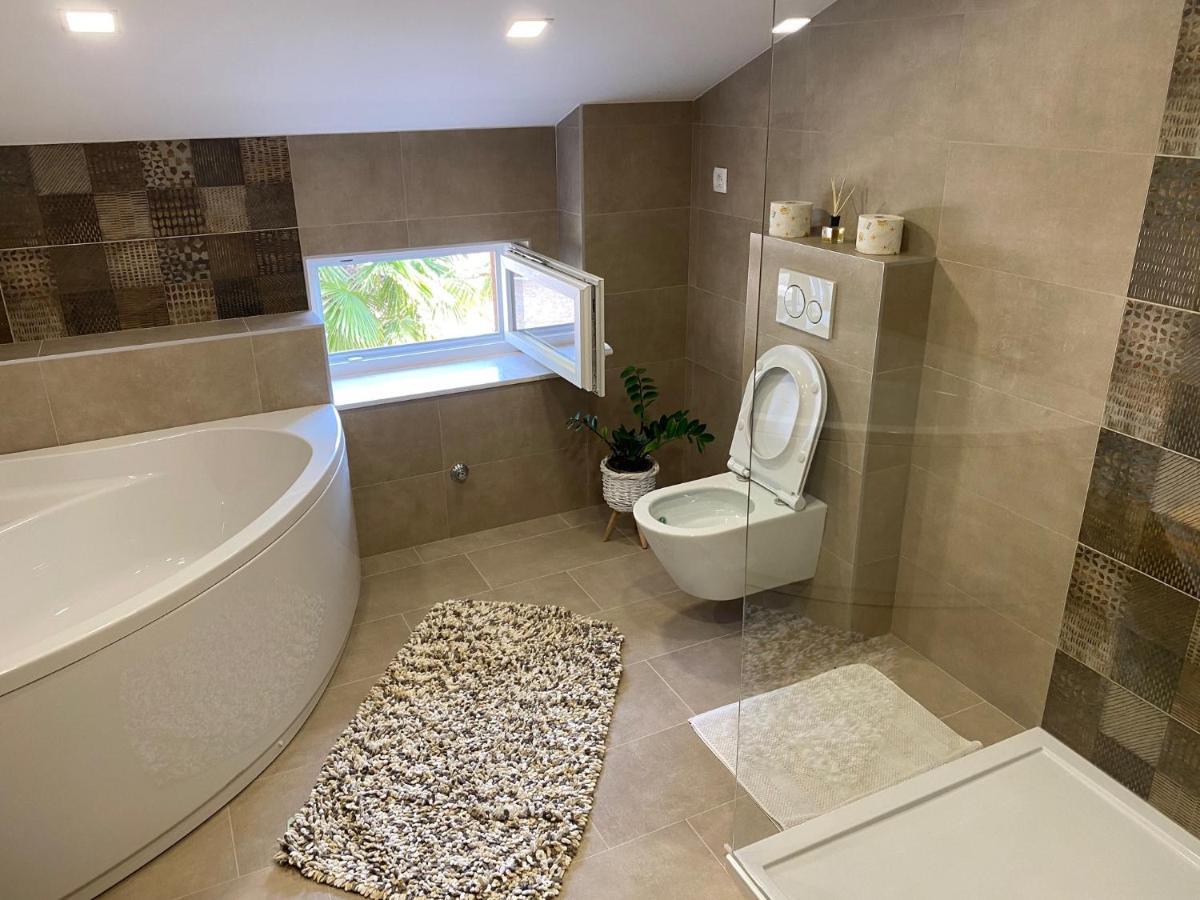 Andrea, Premium Three Bedroom Apartment, Entire Floor Кастав Екстериор снимка