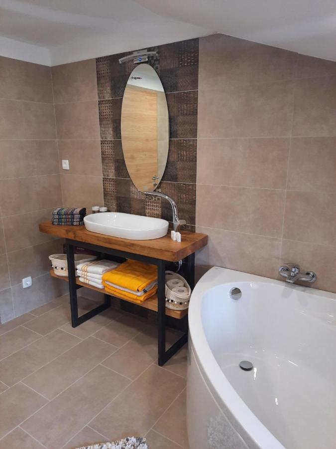 Andrea, Premium Three Bedroom Apartment, Entire Floor Кастав Екстериор снимка